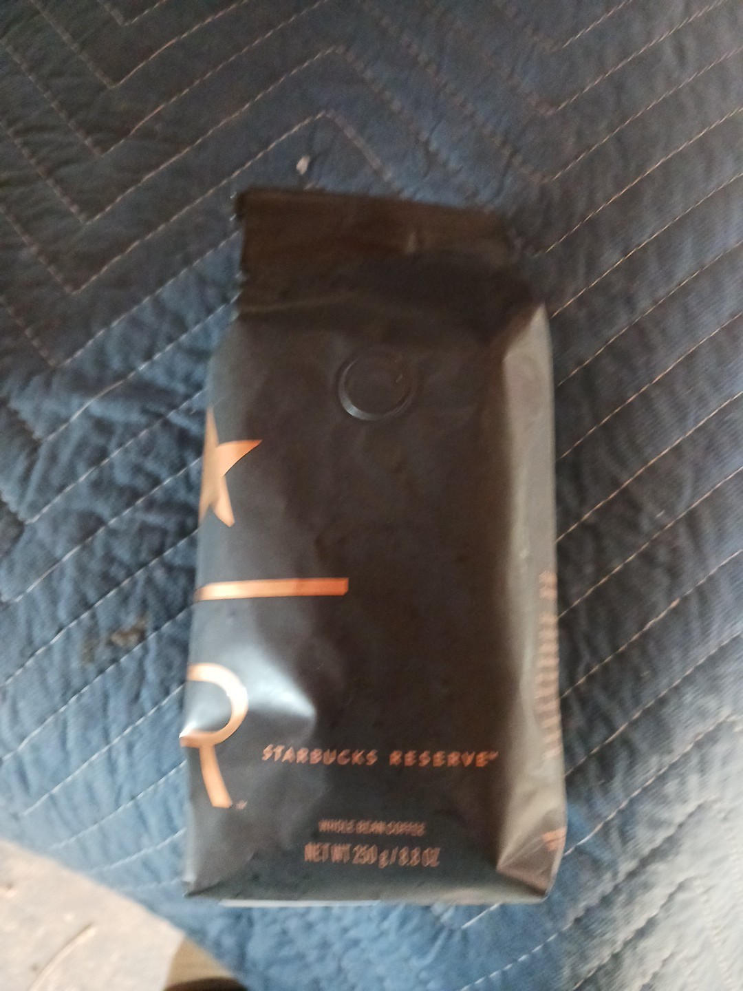 Starbucks Reserve Christmas Blend 2025 Whole Bean Coffee 8.8oz Best By 4/2025