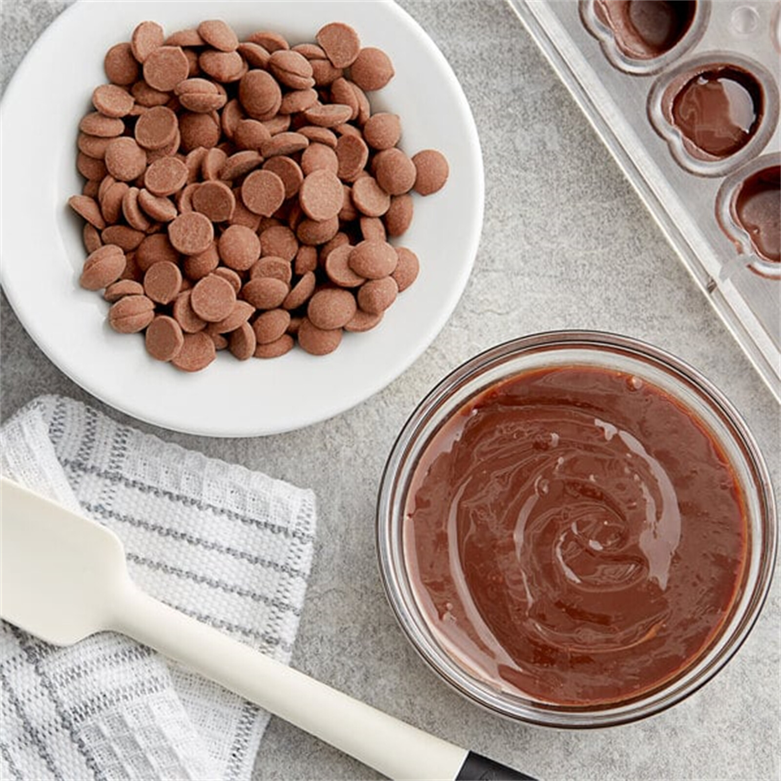 Callebaut Recipe 823 Milk Chocolate Callets? 22 lb. WS-409C823595