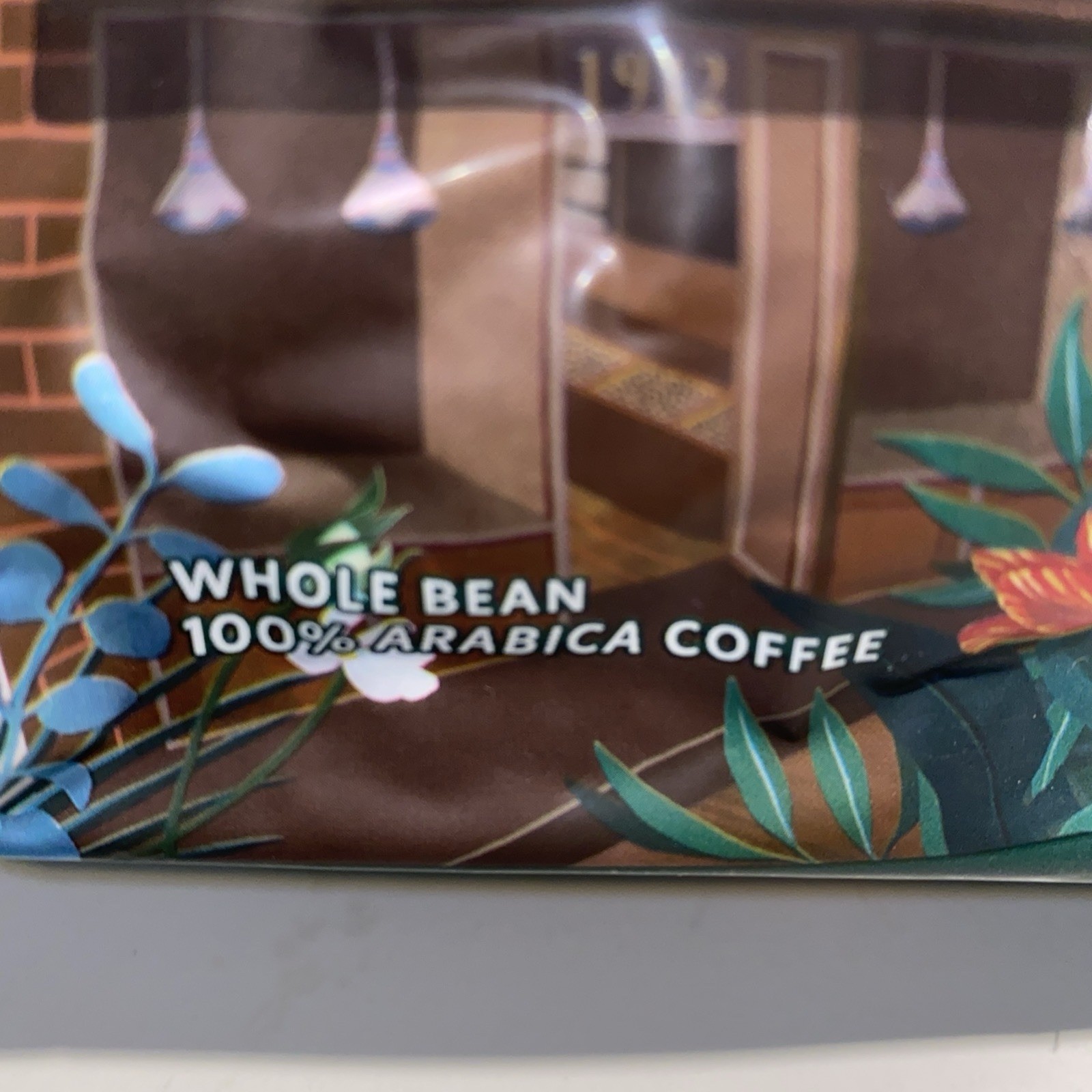 New Starbucks Pikes Place Medium Whole Bean Coffee 28 Oz 1.75 Pounds